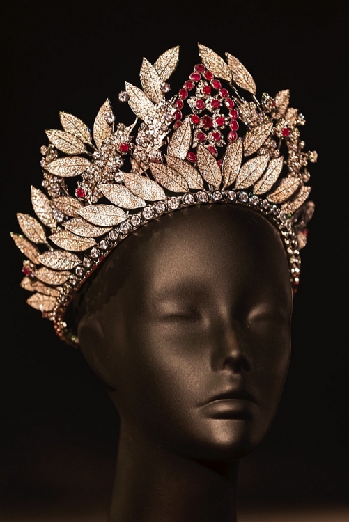 Choáng ngợp trước loạt trang phục dân tộc 'càn quét' sân khấu bán kết 'Miss Charm 2023'