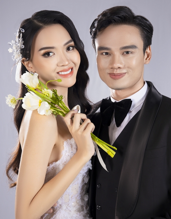 'Miss International Queen Vietnam 2023' tổ chức chụp ảnh cưới cho Top 20 cùng chú rể điển trai