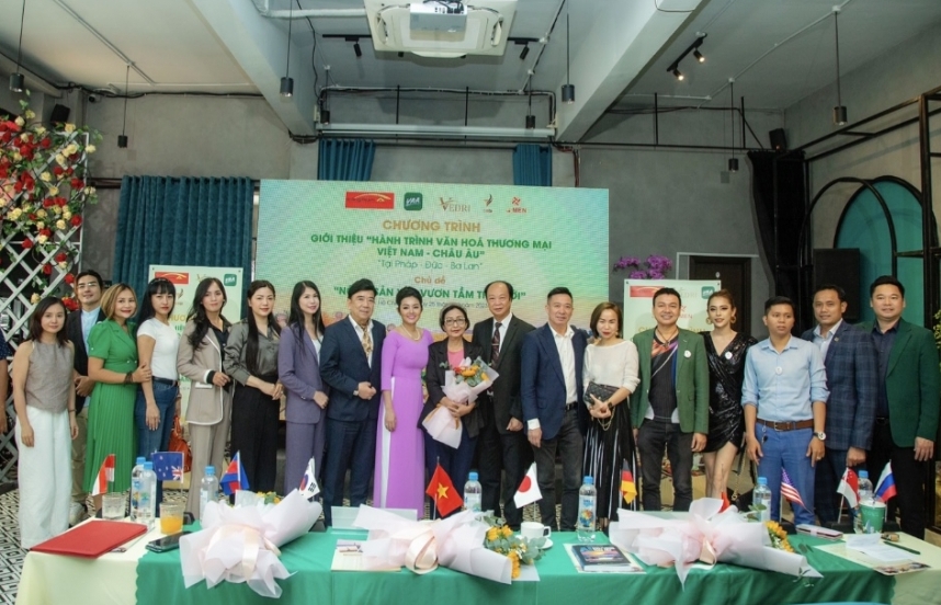 Hoa hậu Dương Ngọc và diễn viên Trường Thịnh đến chúc mừng chương trình mới của biên kịch Lê Như và diễn viên - ca sĩ Amy Lê Anh