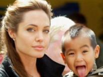 Angelina bị tố giả mạo giấy tờ nhận nuôi Maddox