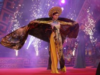 Nữ hoàng sắc đẹp toàn cầu Ngọc Duyên kiêu sa trong BST áo dài của NTK Nhật Dũng