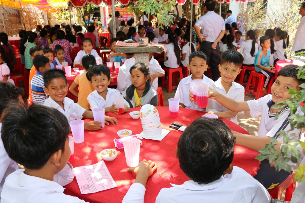 Hội quán nghệ thuật lo Xuân Mậu Tuất cho bà con nghèo ở Bến Tre, Trà Vinh và TP.HCM hoi quan nghe thuat lo xuan mau tuat cho ba con ngheo o ben tre tra vinh va tphcm