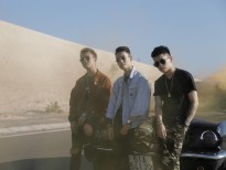 Bộ ba ca sĩ triệu views 'chịu chơi' phơi nắng giữa sa mạc để quay MV mới