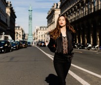 Hồ Ngọc Hà khoe thời trang đẳng cấp giữa đường phố Paris