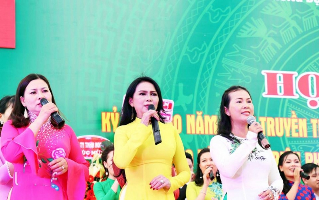 hoa hau than thien van thanh nhung luc benh them duoc ai do pha cho mot ly sua