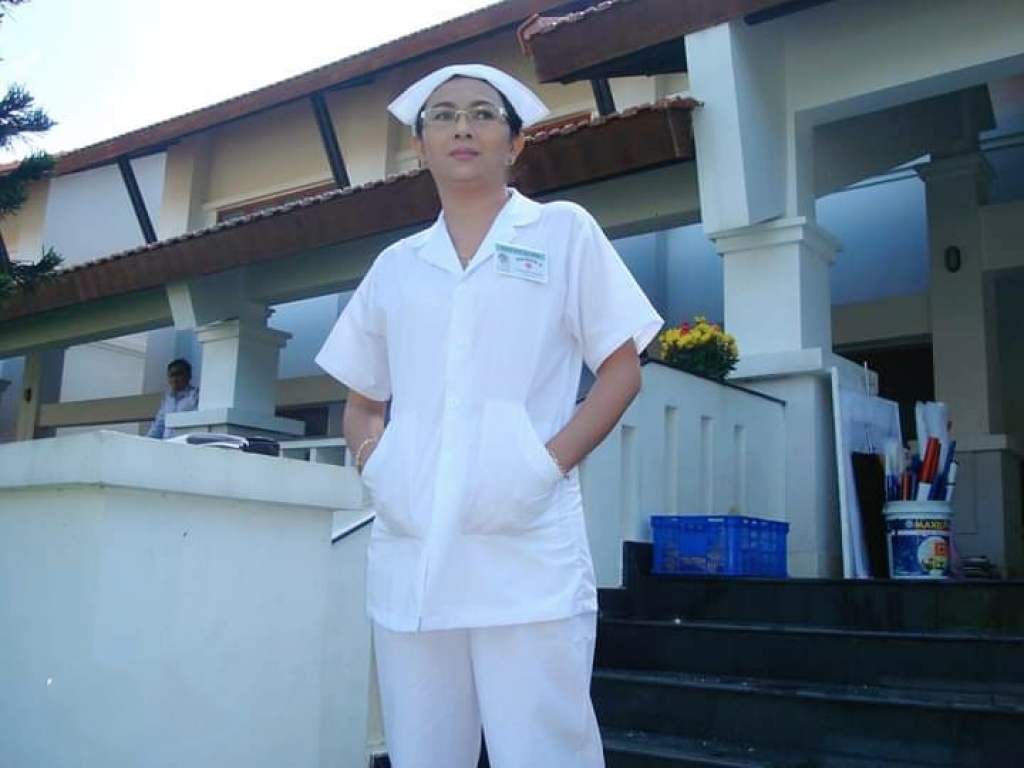 hoa hau than thien van thanh nhung luc benh them duoc ai do pha cho mot ly sua