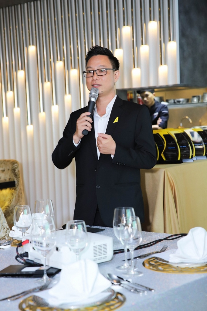 mc anh tho nhan ky niem chuong cua hang khong royal brunei