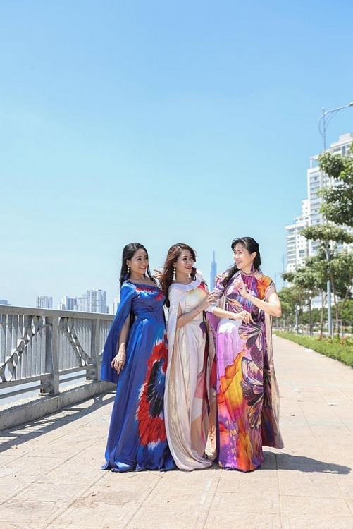 nhom nhac phu sa lam nguoi mau cho trien lam anh le hoi ao dai tphcm 2020