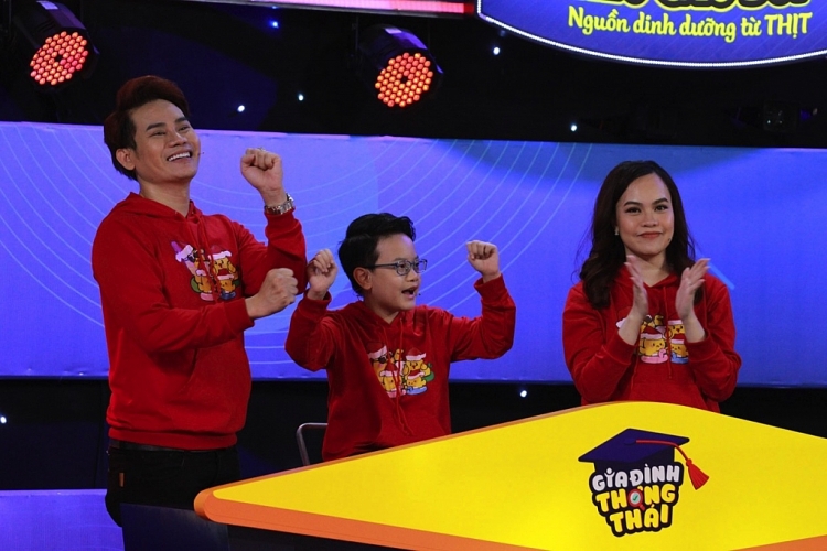 gia dinh thong thai mc hong phuc cuu cau thu hong son dau tri cuc cang