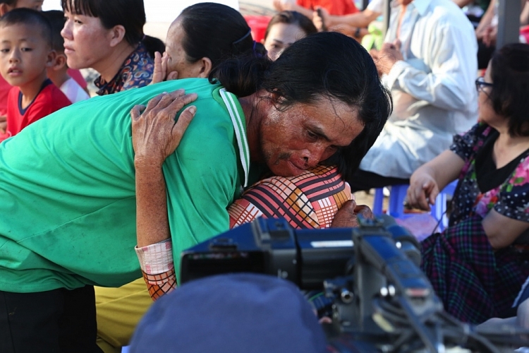 'Cơ hội đổi đời': Việt Hương khóc nấc vì nhớ đến người mẹ đã khuất