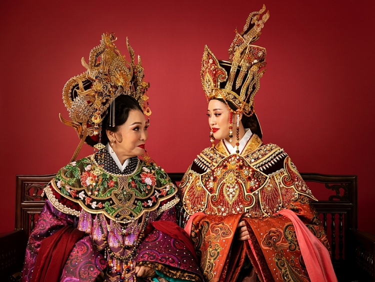 Hoa hậu Khánh Vân và NSND Bạch Tuyết lộng lẫy với hình ảnh Thái hậu Dương Vân Nga
