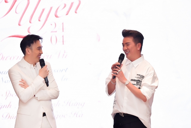 Thừa thắng xông lên, Dương Triệu Vũ thực hiện tiếp liveshow 'Uyên Uyển' tại Top 2 khách sạn đẹp nhất Đông Nam Á