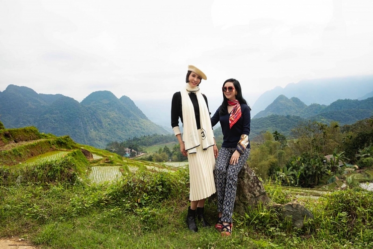 Ngắm hai người đẹp không tuổi Giáng My, Thanh Mai giữa núi rừng Pù Luông