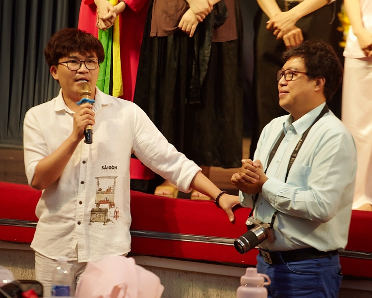 Dàn diễn viên trẻ của Sân khấu kịch Hồng Vân ra mắt vở 'Làm đĩ'