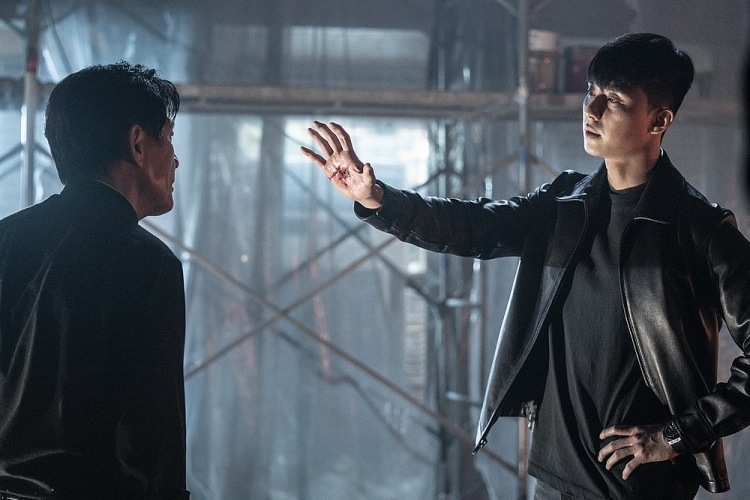 Park Seo Joon liên tục khoe ngoại hình chuẩn 6 múi trong 'Bàn tay diệt quỷ'