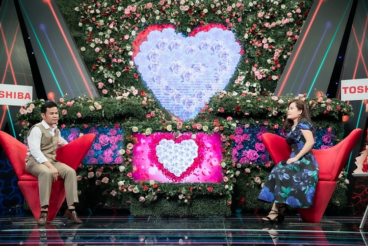 'Bạn muốn hẹn hò?': NSND Hồng Vân 'choáng' vì bố đơn thân tặng quà giá trị cho bạn gái