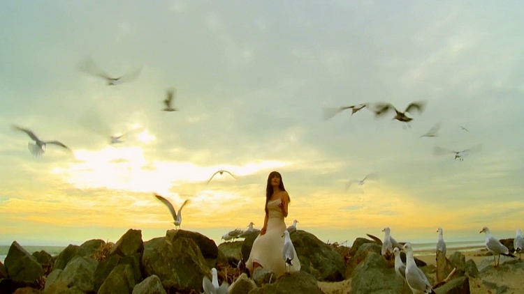 Danh ca Nhật Hạ tung MV 'Vẫn yêu cho đến ngàn sau' sau thời gian ở ẩn