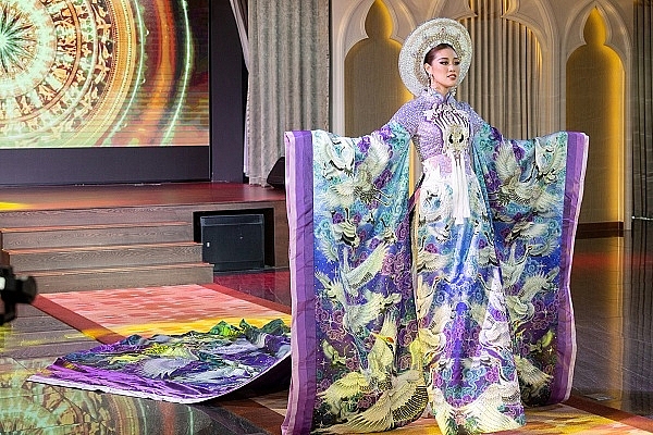 'Road to Miss Universe' tập 1: Võ Hoàng Yến, Vũ Thu Phương động viên Khánh Vân vượt áp lực dư luận