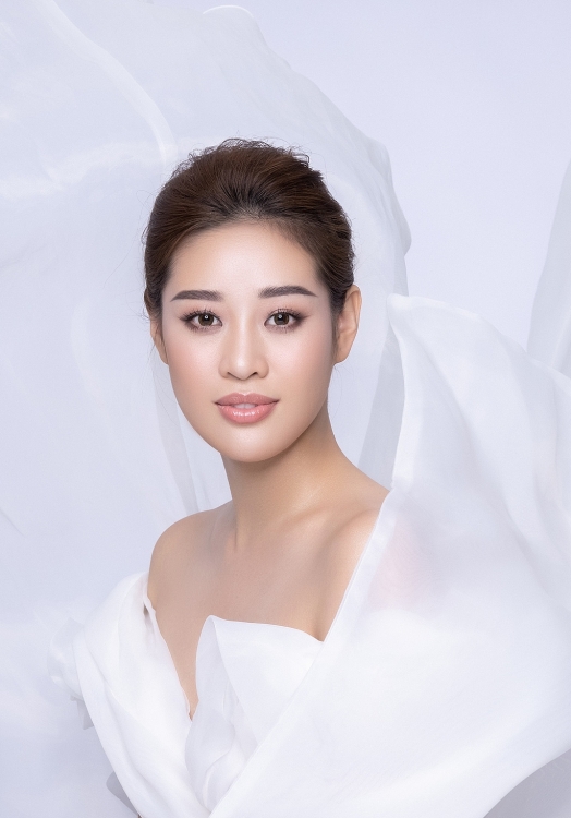 Hoa hậu Khánh Vân kể câu chuyện của những dải lụa: Mỏng manh nhưng đầy mạnh mẽ