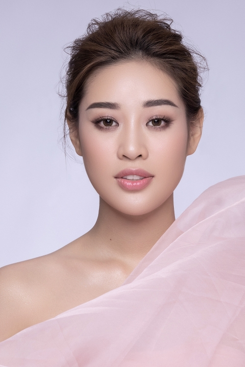 Hoa hậu Khánh Vân kể câu chuyện của những dải lụa: Mỏng manh nhưng đầy mạnh mẽ