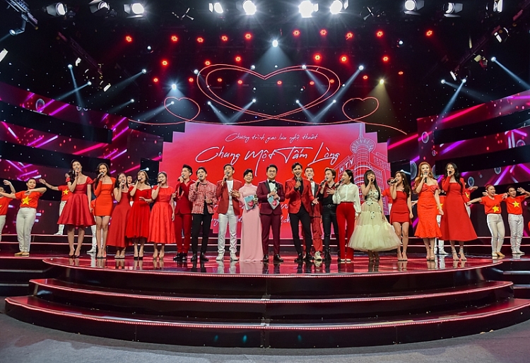 Hàng trăm nghệ sĩ nổi tiếng ủng hộ chương trình 'Chung một tấm lòng' của HTV