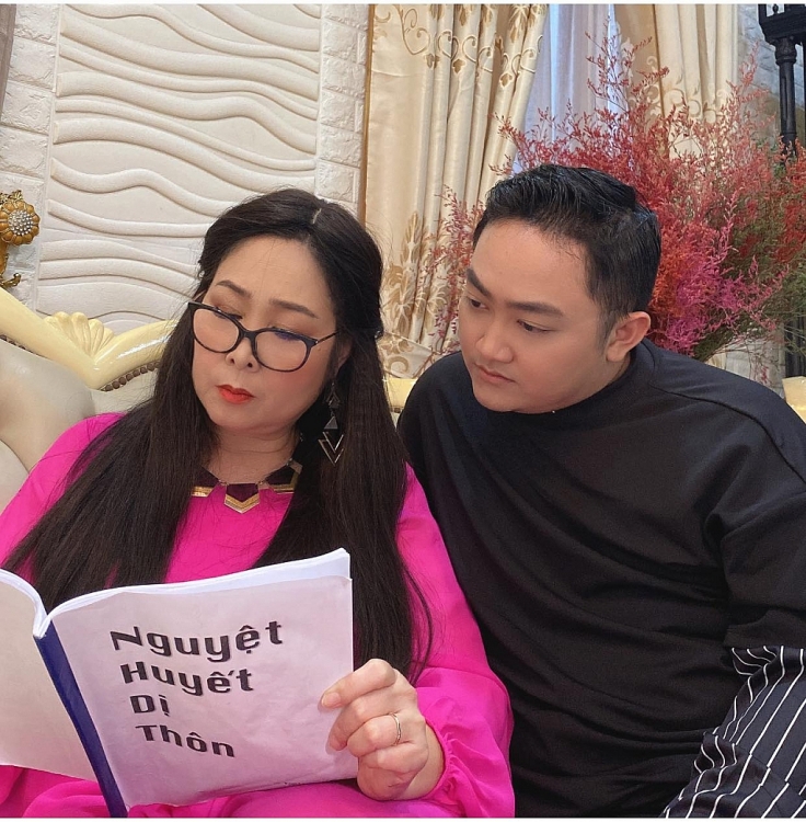 NSND Hồng Vân bất ngờ phát hiện hậu duệ cố nghệ sĩ Anh Vũ tại sân khấu