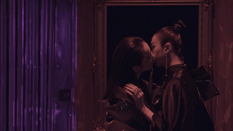 Bùi Linh Chi khóa môi đồng tính cùng Mộng Thường trong MV của Binz