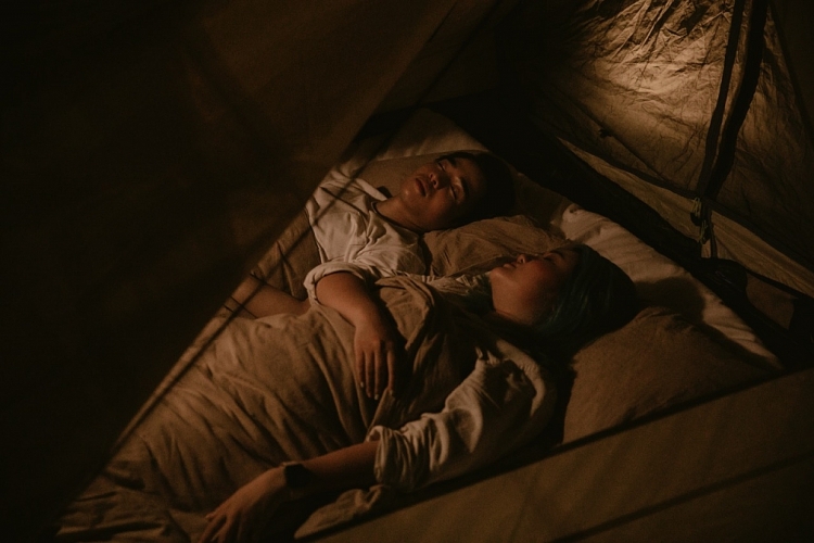 'Đắp chăn nằm nghe Tun kể' của Tun Phạm dẫn đầu 3 nền tảng streaming lớn tại Việt Nam 'Đắp chăn nằm nghe Tun kể' của Tun Phạm dẫn đầu 3 nền tảng streaming lớn tại Việt Nam