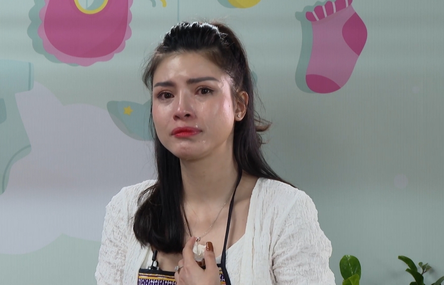 'Chat với mẹ bỉm sữa': 'Nguyệt Fake' khiến MC Ngọc Lan khóc nức nở khi tiết lộ hành trình làm mẹ đơn thân