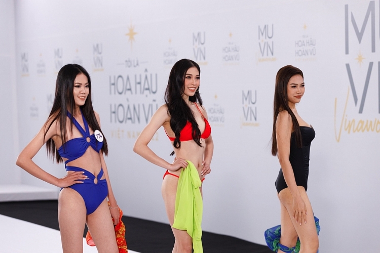 Thí sinh 'Hoa hậu hoàn vũ Việt Nam 2022' khoe dáng trong trang phục bikini