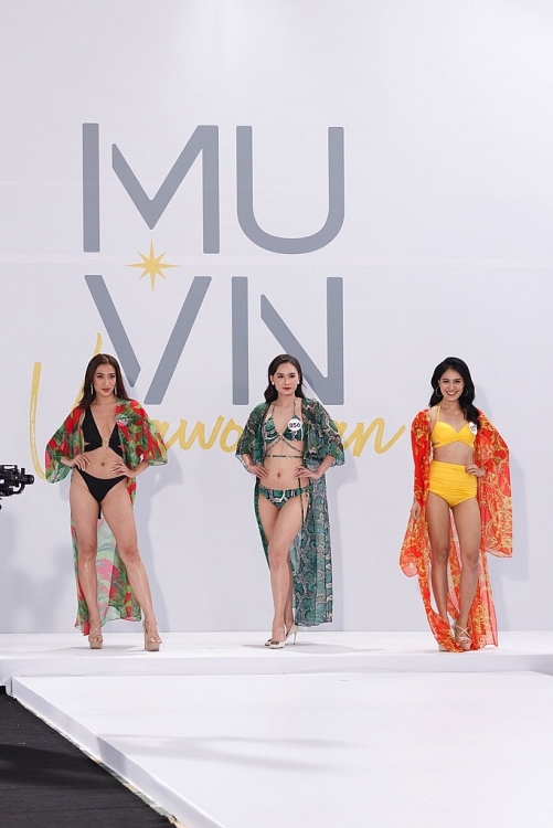 Thí sinh 'Hoa hậu hoàn vũ Việt Nam 2022' khoe dáng trong trang phục bikini