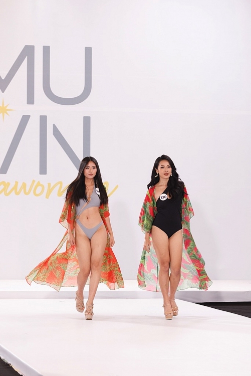 Thí sinh 'Hoa hậu hoàn vũ Việt Nam 2022' khoe dáng trong trang phục bikini