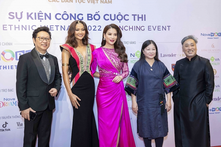 'Miss Earth 2021' Destiny Evelyn Wagner đến Việt Nam, làm giám khảo cuộc thi 'Hoa hậu các dân tộc Việt Nam 2022'