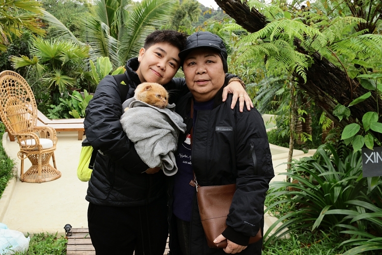 4 hot mom Vbiz: Thu Minh - Phạm Quỳnh Anh - Minh Hằng - Đông Nhi xúc động khi hát về mẹ