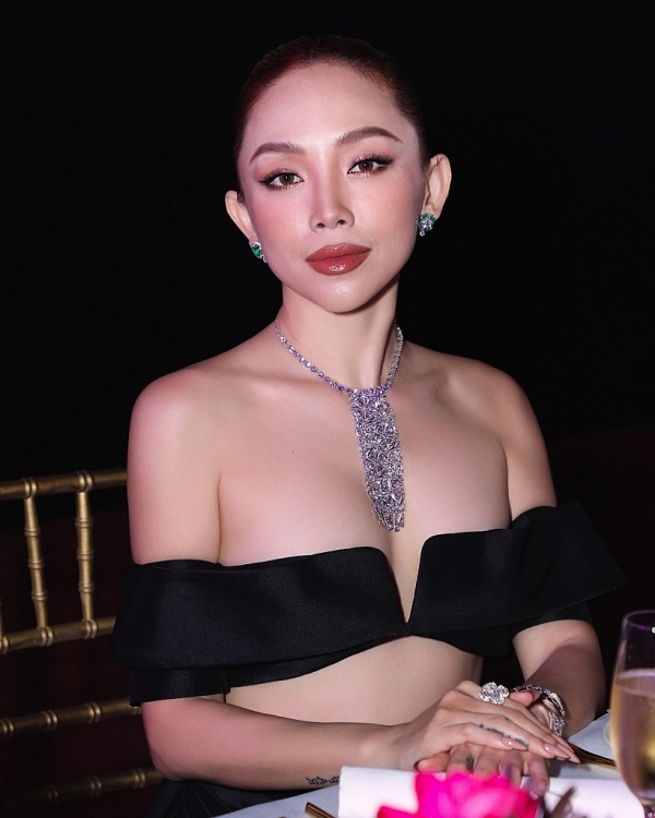 Tóc Tiên đại diện Việt Nam, tỏa sắc trên thảm đỏ sự kiện thời trang tại Singapore