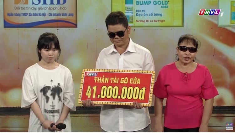 'Thần tài' Đình Toàn ra tay giúp đỡ gia đình khiếm thị giành được 41 triệu đồng