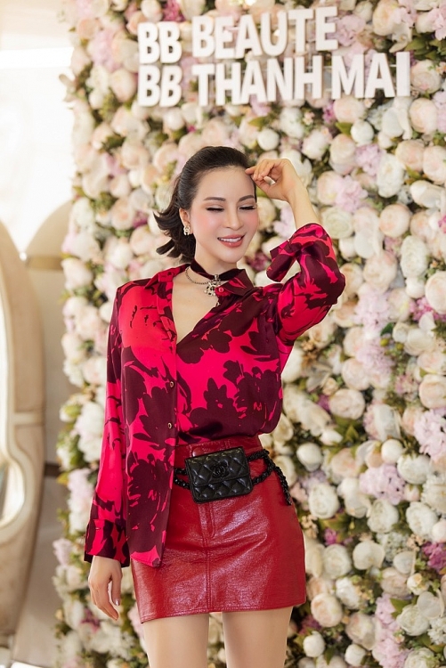 Học chiêu 'giấu tuổi' qua trang phục từ 'nữ hoàng ảnh lịch' Thanh Mai