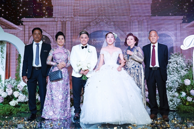 Cặp đôi chuyển giới Ngọc Trần - Minh Dân hạnh phúc ngọt ngào trong đám cưới