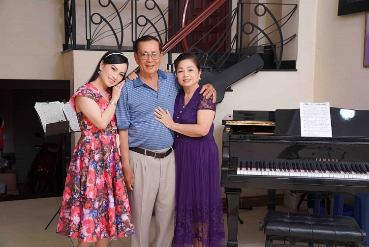 Hà Phương cùng Trần Sang ra mắt sản phẩm âm nhạc 'Bến nhà xưa' đúng dịp sinh nhật