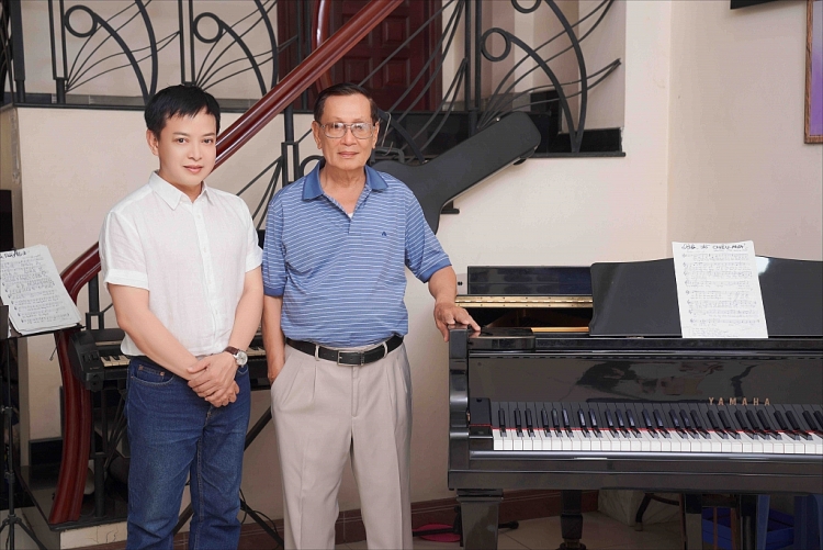 Hà Phương cùng Trần Sang ra mắt sản phẩm âm nhạc 'Bến nhà xưa' đúng dịp sinh nhật