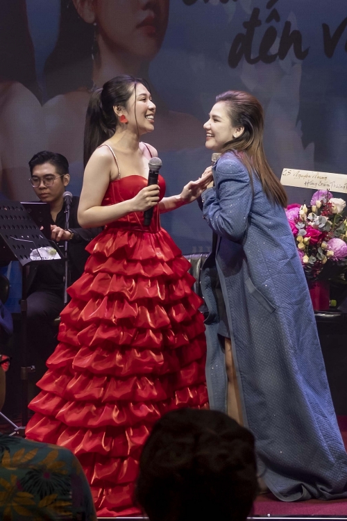 Nguyễn Kiều Oanh bất ngờ chia sẻ về tình cảm đồng giới trong mini show