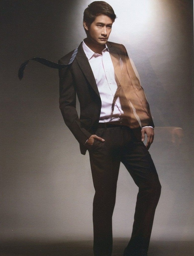 trai dep thai nawat kulrattanarak bi duyen am vi lo buoc chan vao ngoi nha co xua