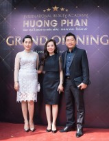 Dàn sao Việt đến chúc mừng nghệ sĩ điêu khắc Hương Phan