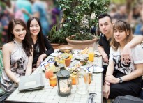 Hoa hậu Jolie Nguyễn về Úc đón sinh nhật muộn cùng mẹ và anh trai