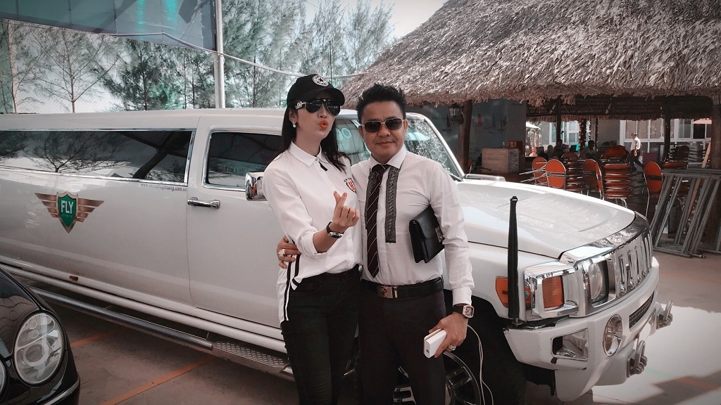 hoa hau nganh thiet ke nhat phuong khoe chuyen du ngoan dang cap voi limousine va truc thang