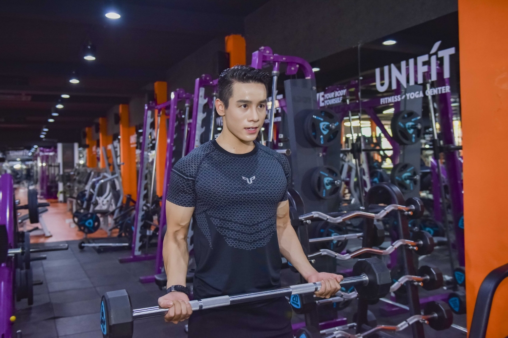 cao xuan tai tang toc tap luyen cung thi sinh truoc chung ket vietnam fitness model 2019