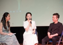 Nhã Phương diện váy trắng nền nã giao lưu với sinh viên sân khấu Điện ảnh Hà Nội