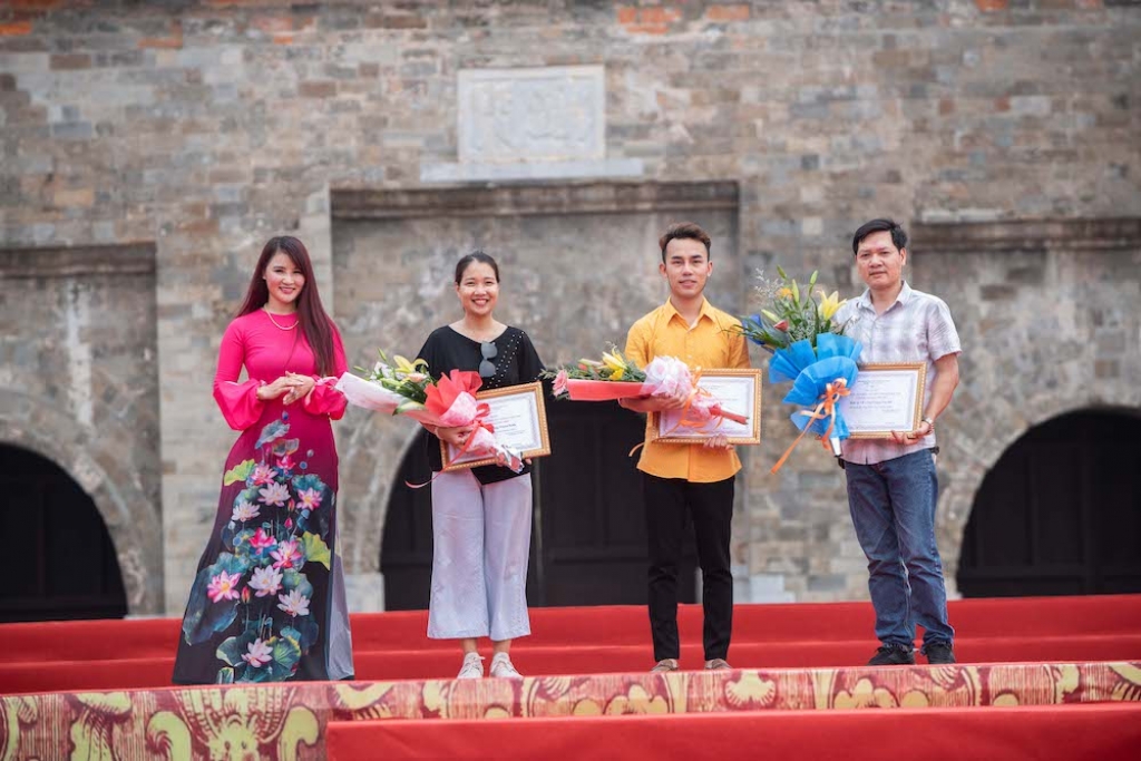 ket thuc festival van hoa truyen thong viet 2019 btc trao hoc bong cho tre em khuyet tat