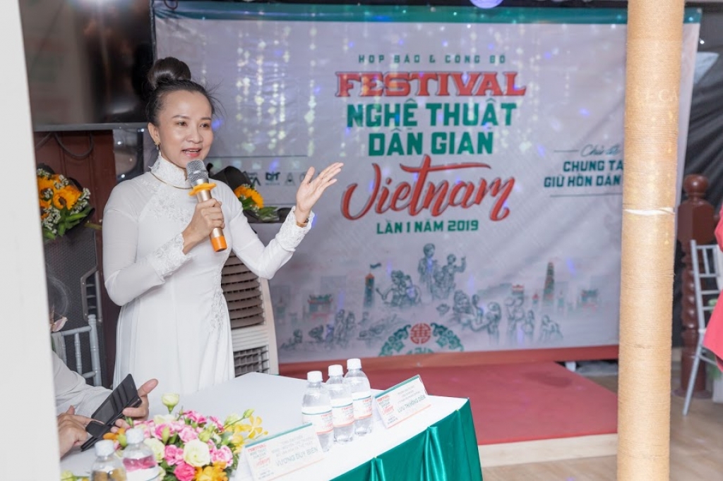 tai hien van hoa dan gian ba mien tren pho di bo nguyen hue nhan dip le gio to