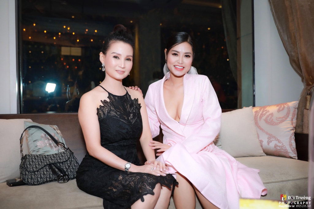 hoa hau dy kha han do sac cung hoa hau quy ba chau a sonya suong dang